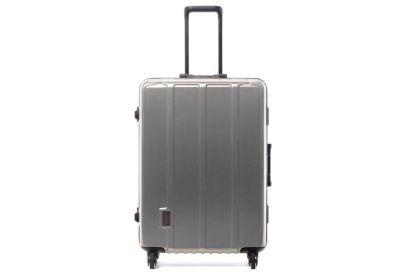 ブリーフィング20周年を記念した、高級感あふれるメタル調スーツケースが登場。