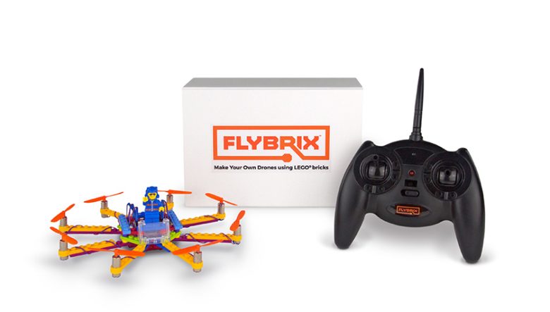 レゴブロックでオリジナルのドローンを組み立てられるキット「Flybrix」