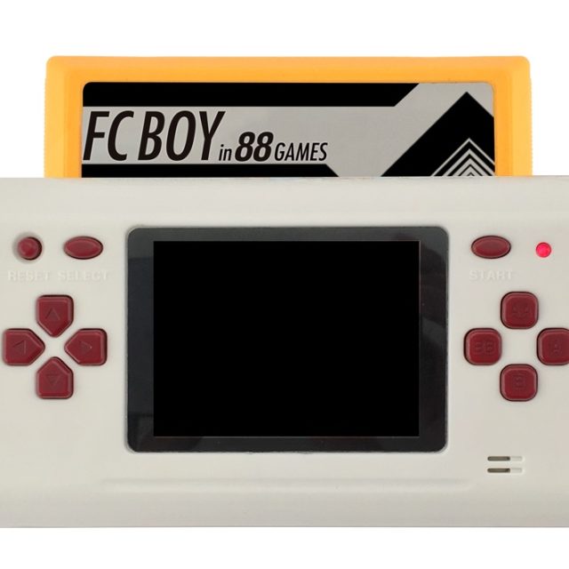 ファミコン世代に嬉しい、当時のカセットがそのまま使える 