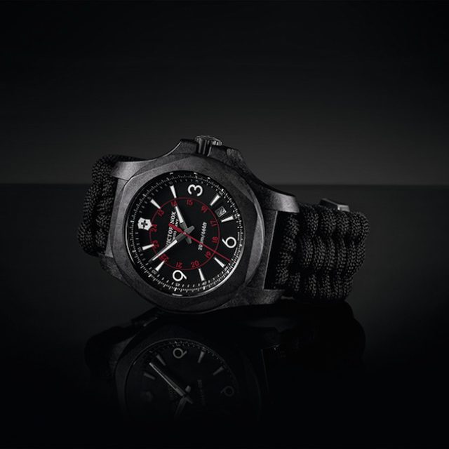 VICTRINOXが誇るウルトラタフなミルスペックウォッチに、炭素素材を