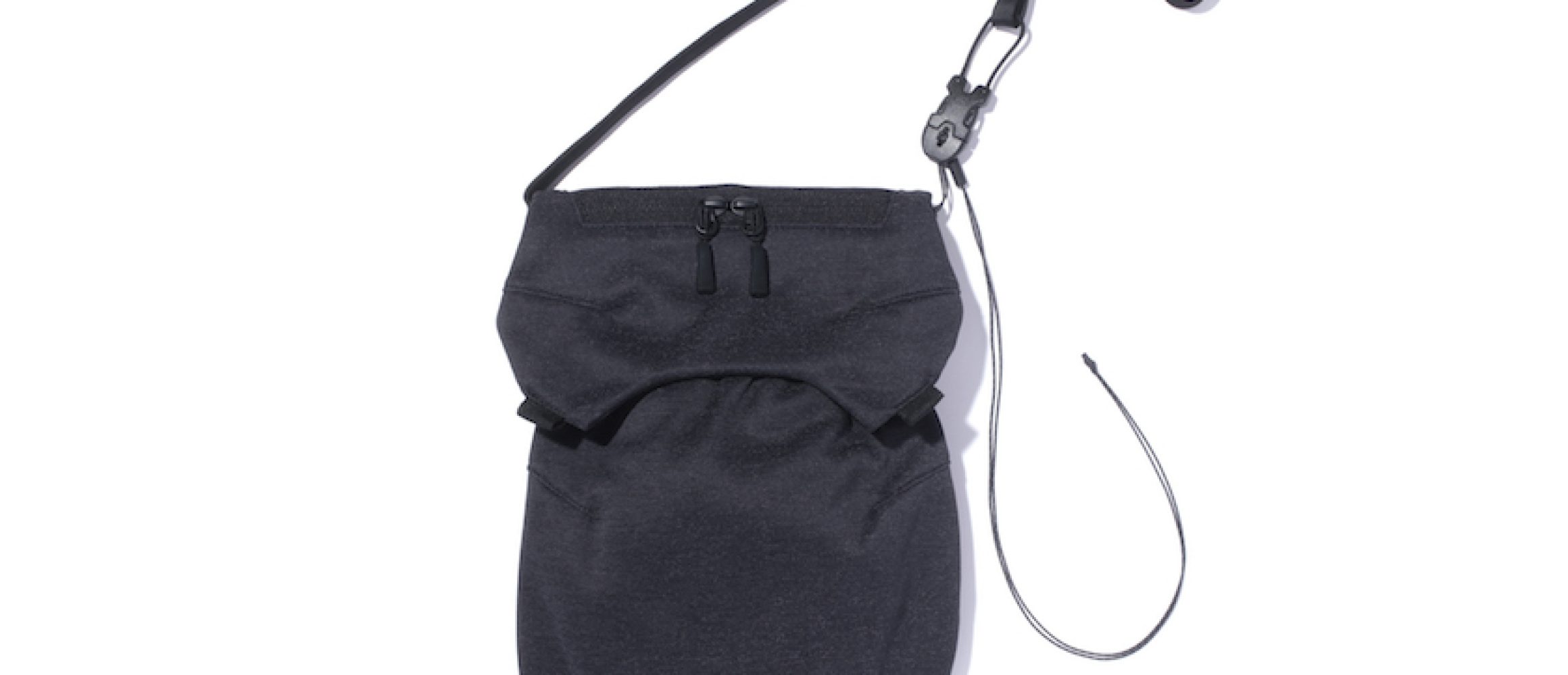 “歩くための機能服” alk phenixの機能素材バッグはポケットの延長？