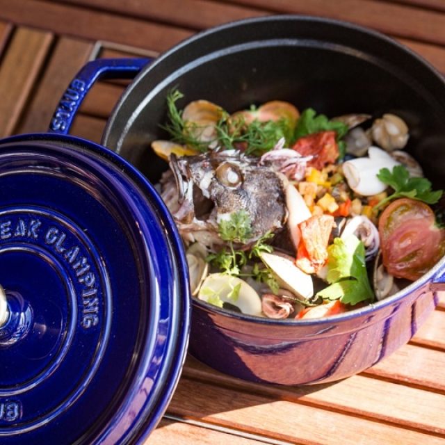 テーブルコーデがキマる。snow peak glamping特注のSTAUB