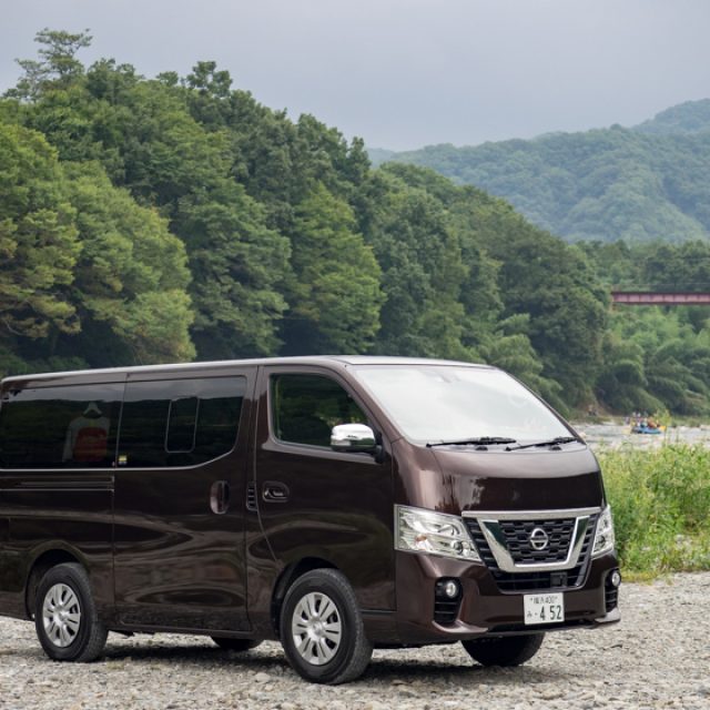 日産「NV350キャラバン」がアウトドア好きの大人たちに人気な 