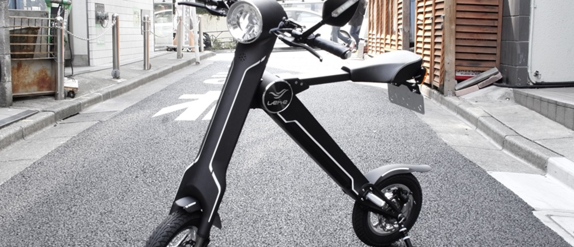 レジャーのお供に！ コンパクトに畳んで運べる、超スリムな電動