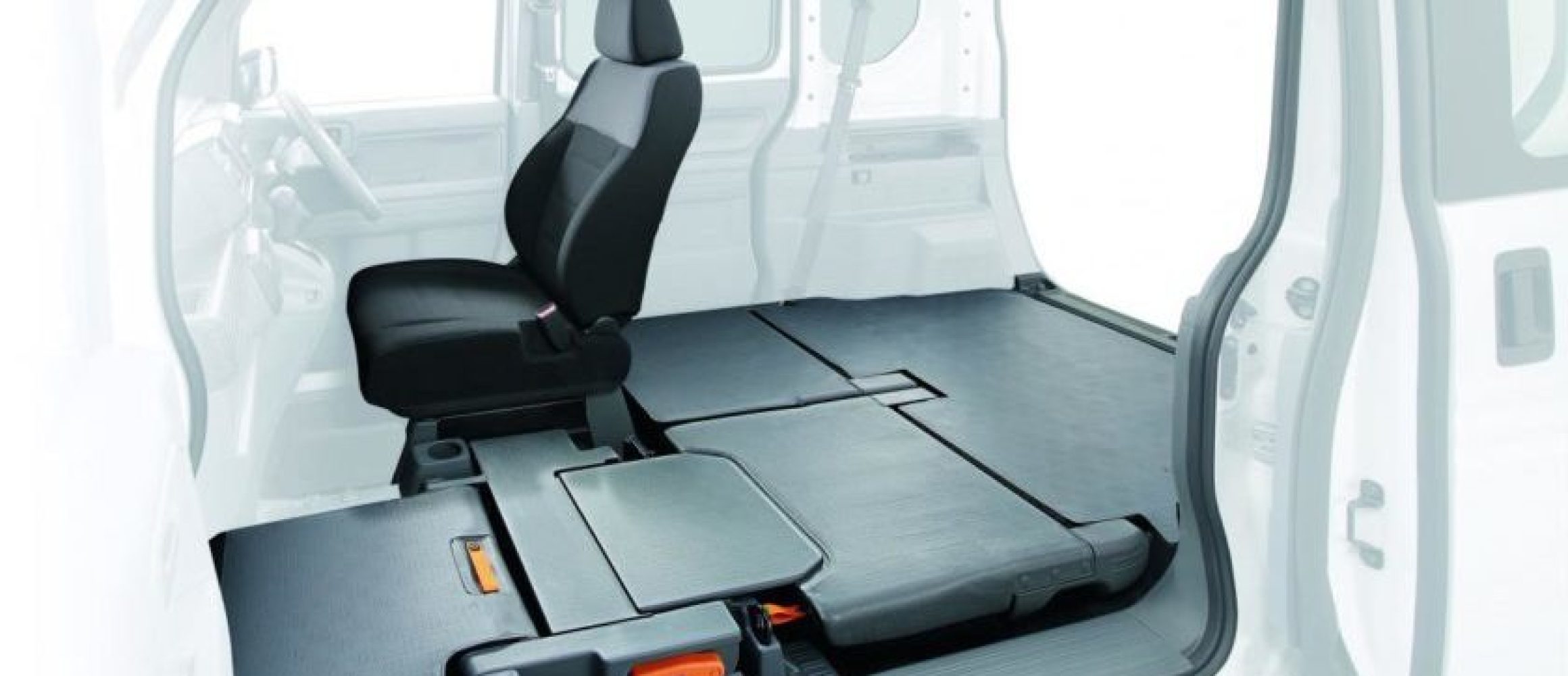 今夏発表！ ホンダ・バモス後継車「N-VAN」は助手席もフラットに