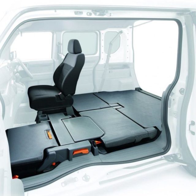 今夏発表！ ホンダ・バモス後継車「N-VAN」は助手席もフラットに
