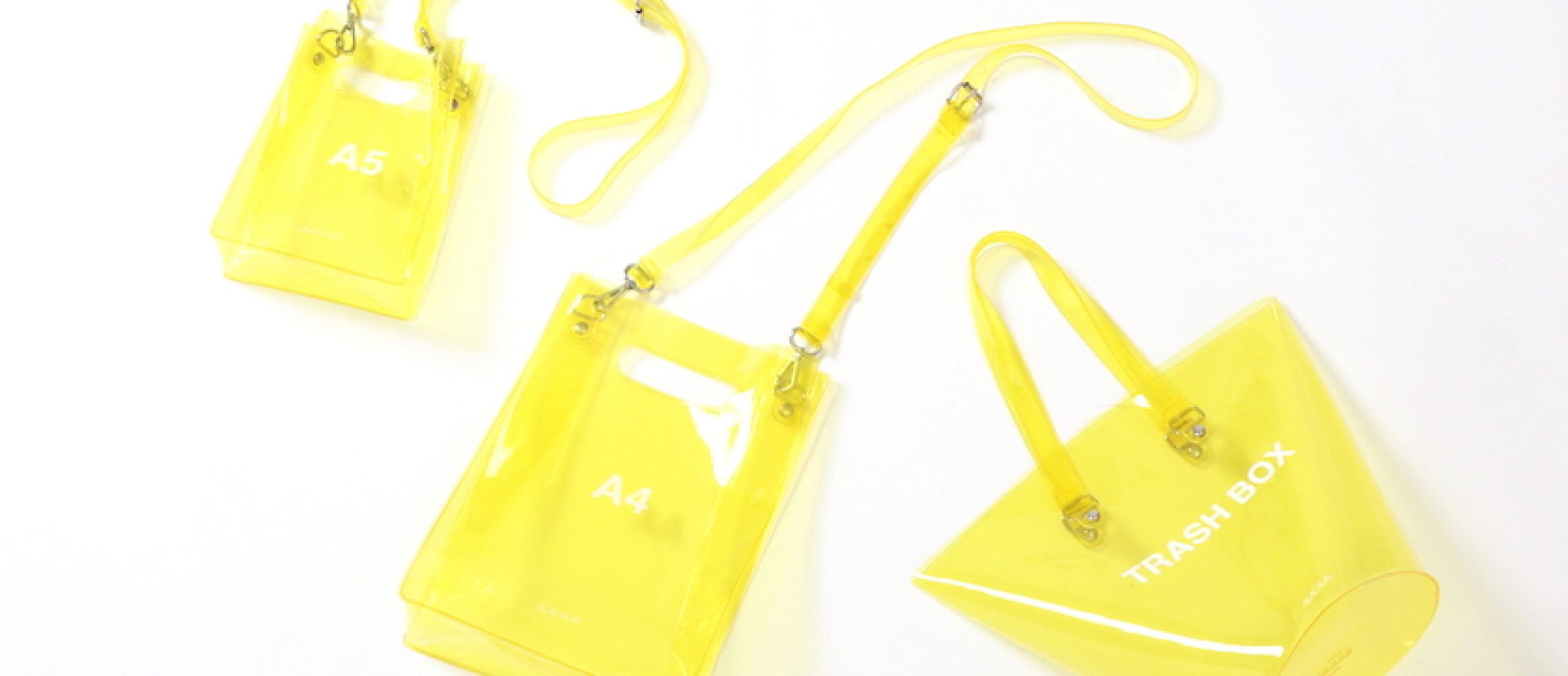キャンプやフェスのサコッシュとしても応用できる、 NaNa-NaNaのバッグ