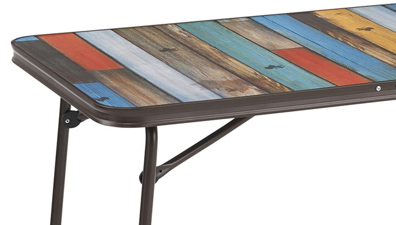 ロゴスのヴィンテージ風テーブルは丸洗いもできるタフ仕様。