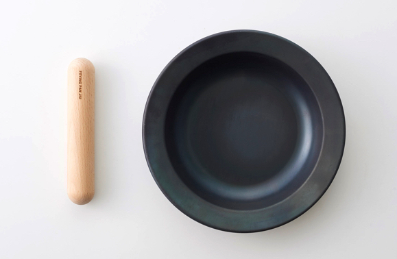 「作る」と「食べる」が一つになった、おしゃれな鉄製フライパン登場! | GO OUT WEB