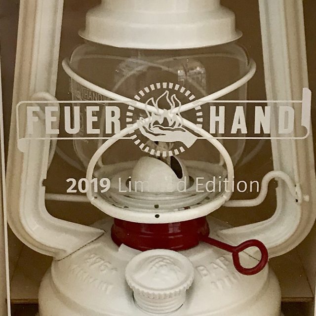 希少　FEUERHAND 2019年　日本限定色オイルランタン　ホワイト×レッド 希少 FEUERHAND 2019年 日本限定色オイルランタン ホワイト×レッド