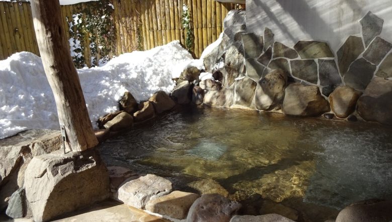 冬は雪景色が広がる露天風呂。