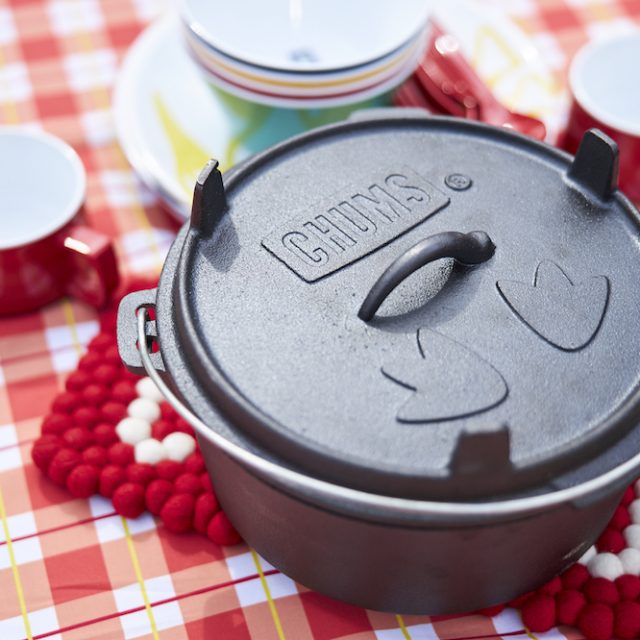 寝袋からキッチンツールまで。チャムスのハッピーキャンプギア24選