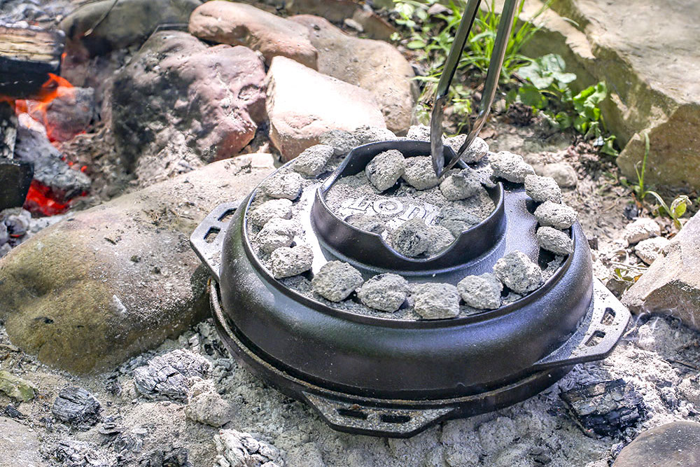 焼く、煮る、蒸す、オーブン……。LODGEのグリル鍋は、キャンプ飯を網羅したアイデア作！