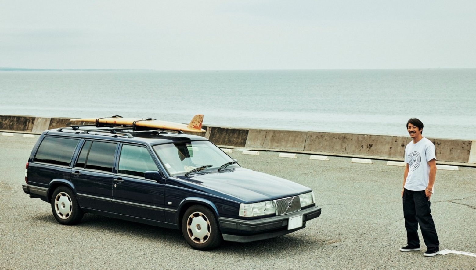 車とサーフボード スクエアでクラシカルな見た目と、サーフィンでの実用性が魅力