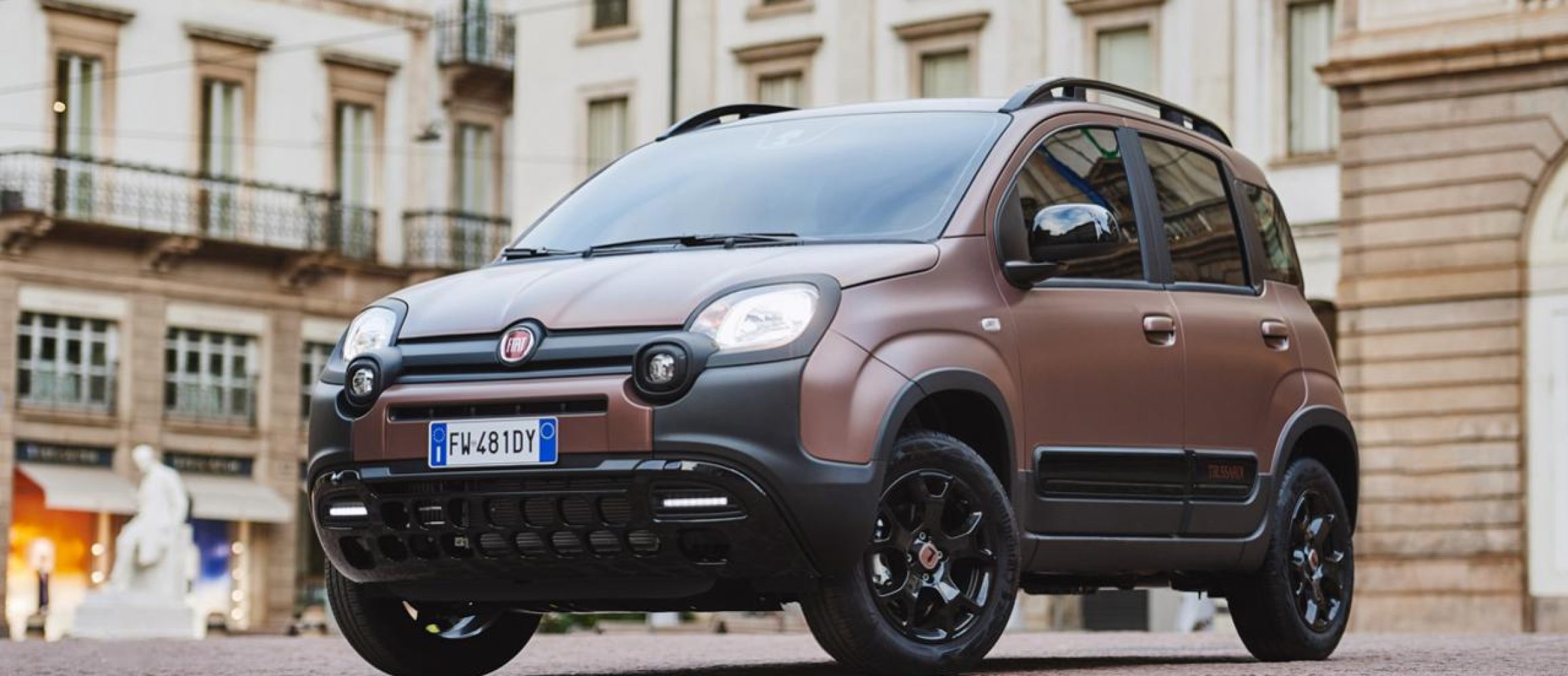 フィアット・パンダが、2トーンカラーの都会的一台に。老舗