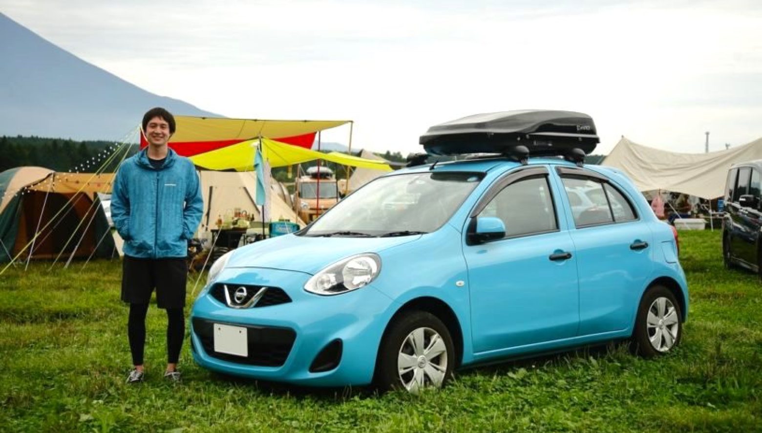ルーフキャリア　日産マーチで使用 爽やかブルーで魅せる！ エントリー車で必要十分!?（NISSAN／MARCH