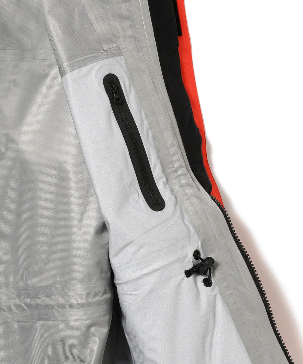 ナイキACGの新型GORE-TEXジャケット。ビビッドな配色がソソる全天候型。