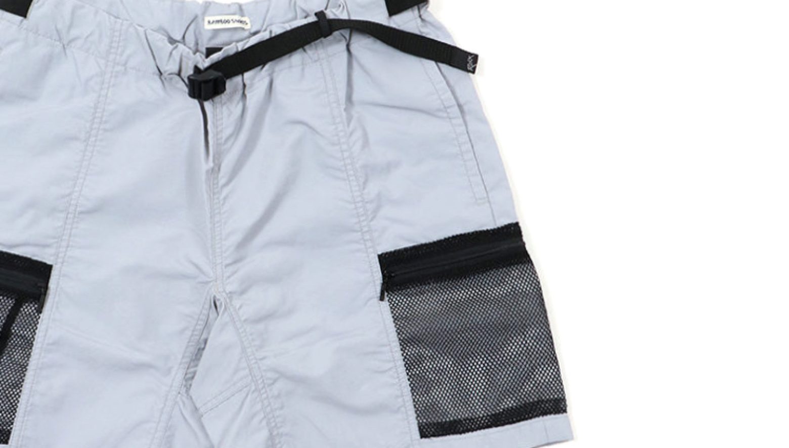 ロックス×バンブーシュートの新作ショーツ。フィールドで役立つジップ