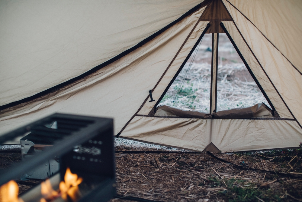 キャンプオーパーツのテント暖炉が話題沸騰！ 煙突レス仕様って実際