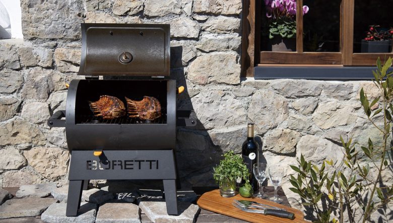 イタリア発の機能美チャコールグリルで、スタイリッシュなお庭BBQを。