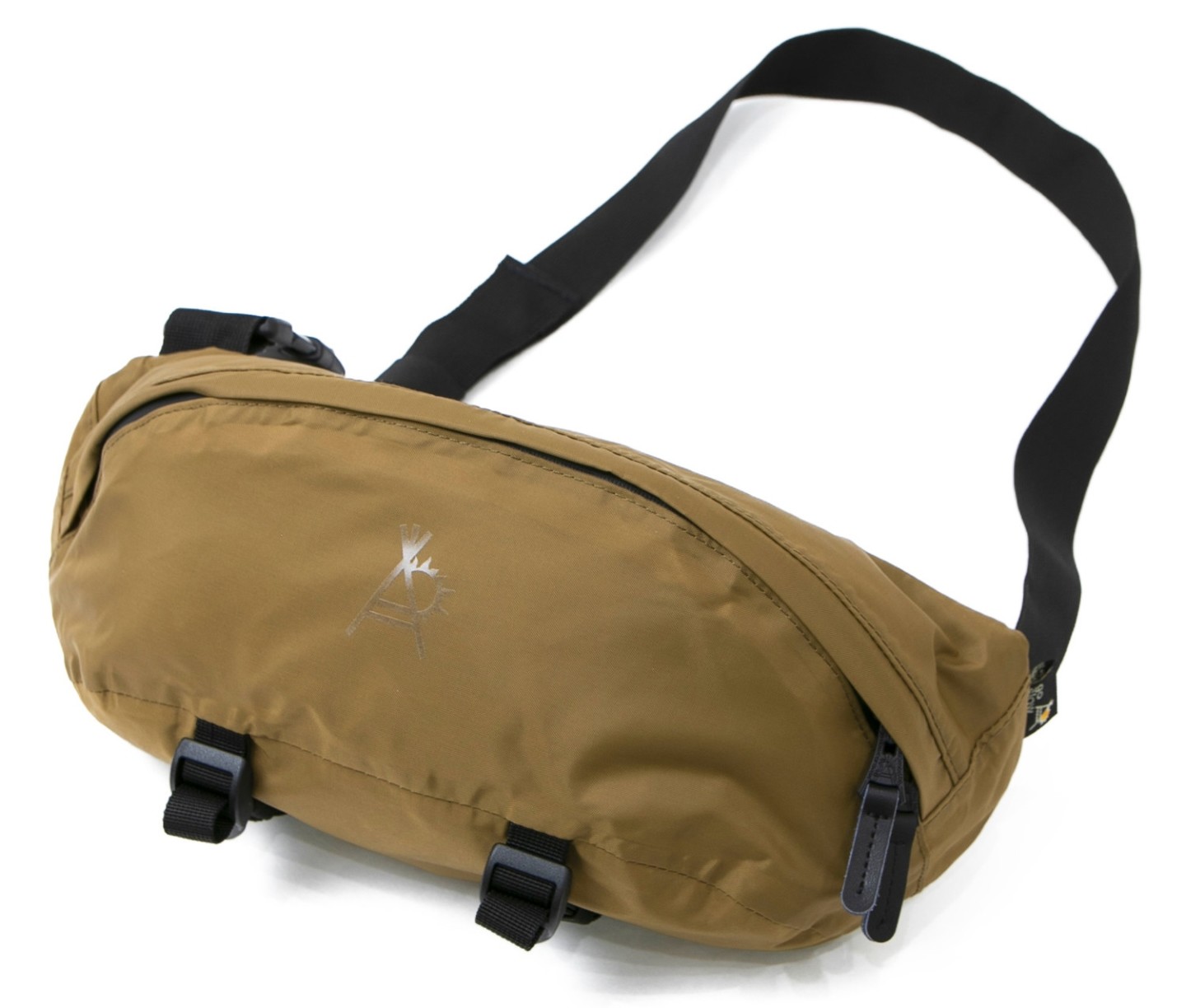 ゴースローキャラバンから、防水仕様の硬派な機能的バッグシリーズが 
