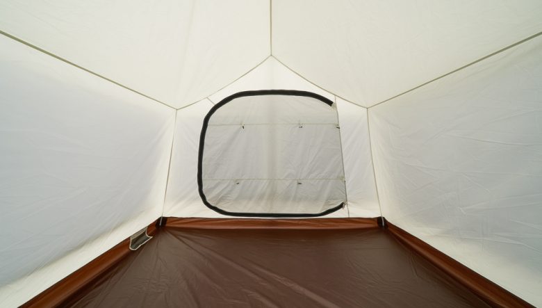 ロゴス往年の名作テントが復刻。90年代風の佇まいがソソる、レトロなコテージ型。