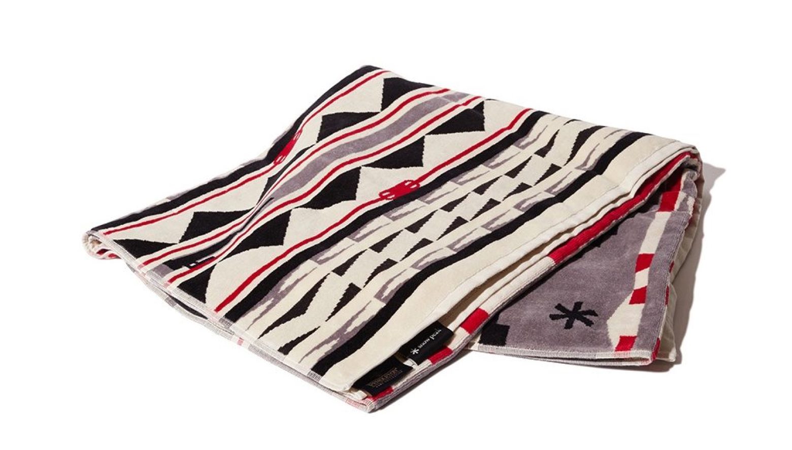 スノーピークのキャンプギアをモチーフにした、ペンドルトンの限定大判