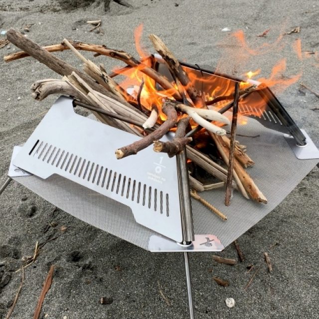 湘南の新鋭ブランドから焚き火台の新提案。サイズも燃焼効率も計算され