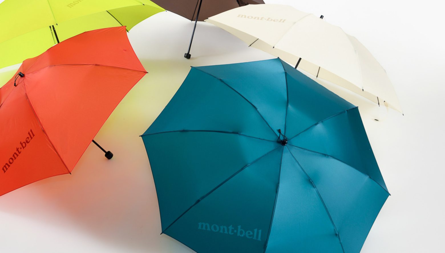 モンベルの折り畳み傘が人気沸騰。ヒットの理由を、８つの最新モデルに