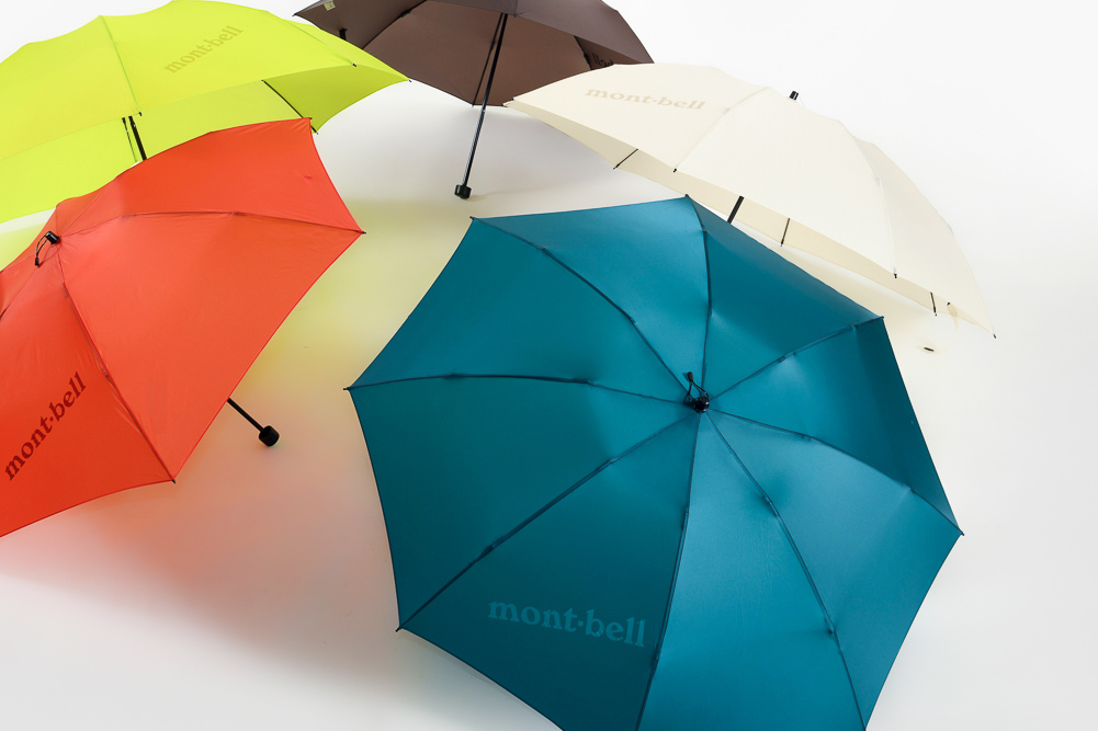 モンベルの折り畳み傘が人気沸騰。ヒットの理由を、８つの最新モデルにみた。
