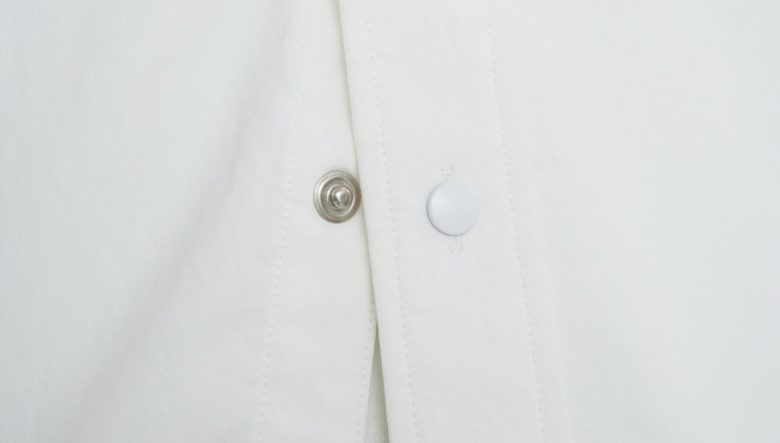 白シャツ熱、沸騰目前!?  ナナミカのビッグで清涼なCPOシャツに注目。