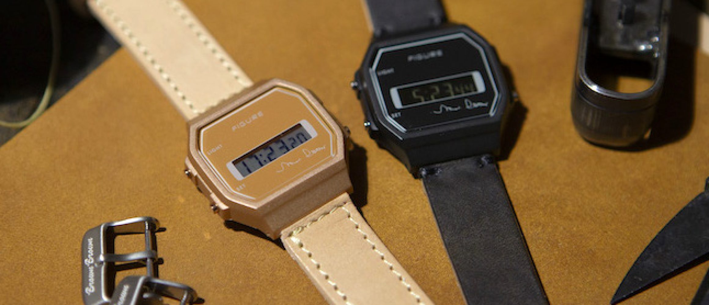 デジタルダイヤルがレザーバンドを引き立てる、TiCTAC × BrownBrown