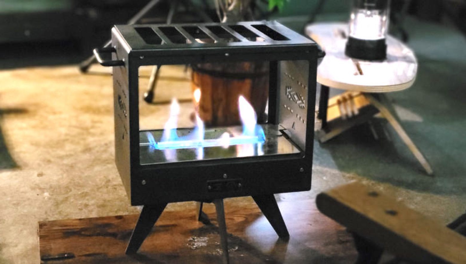 キャンプオーパーツのテント暖炉に、1/2サイズが登場。新機能も追加