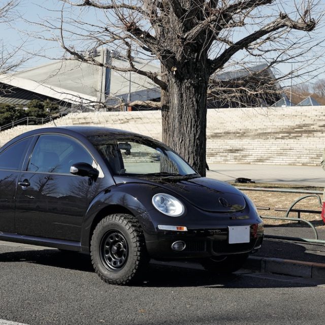 大胆リフトアップカスタムを施した、バギースタイルのビートル。（'07 VOLKSWAGEN NEW BEETLE）【クルマで、アウトドアSTYLE】