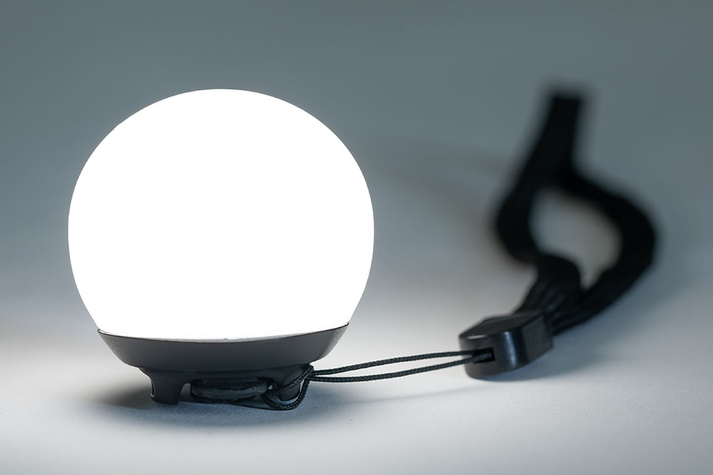 ピンポン玉サイズの小型LEDライト。新鋭ブランドNoBoxのマグネット＆充電式ライトが面白い！