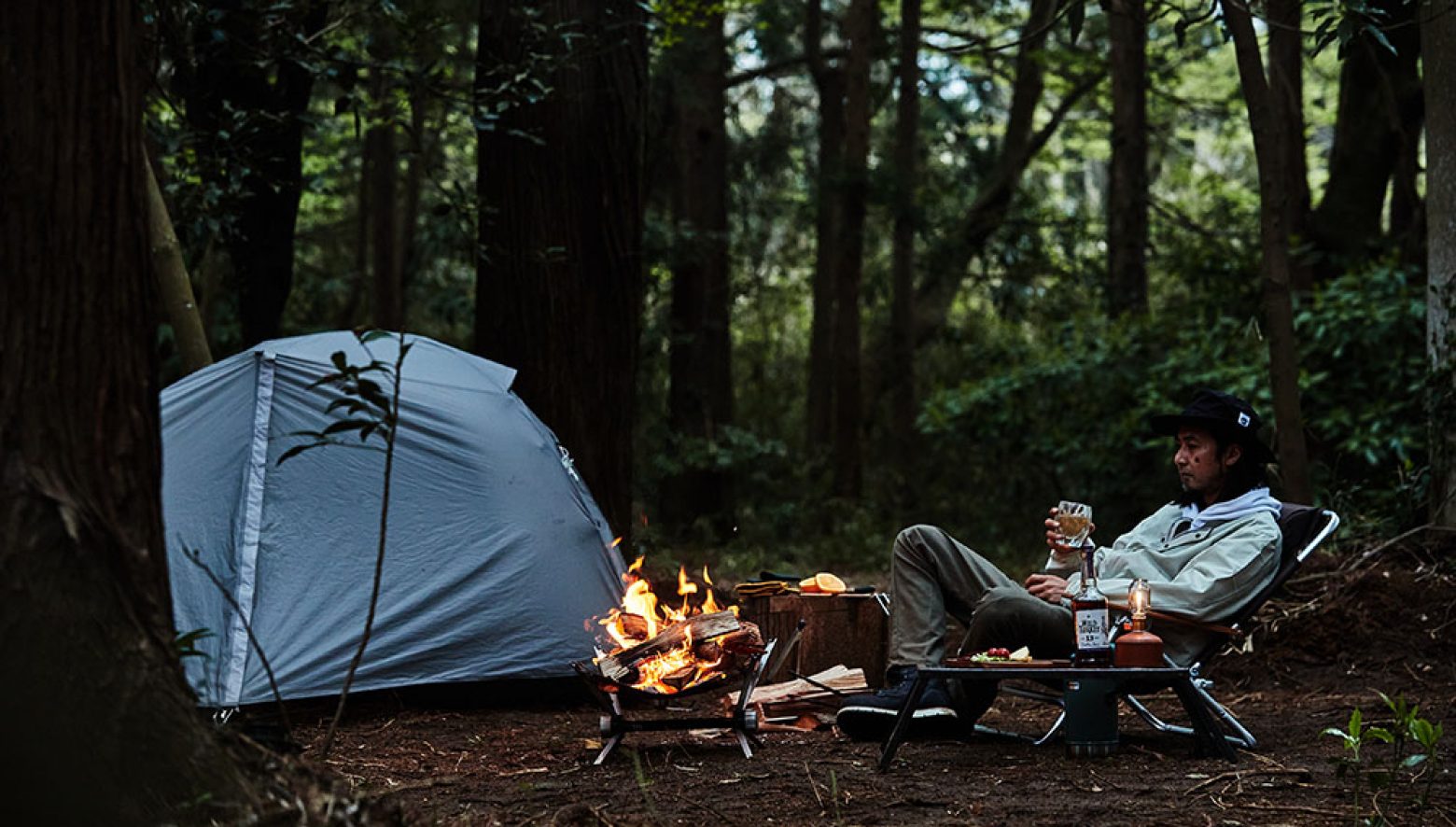 焚き火の達人が ソロキャンプで味わう至福の時間とは Wild Camp With Wild Turkey