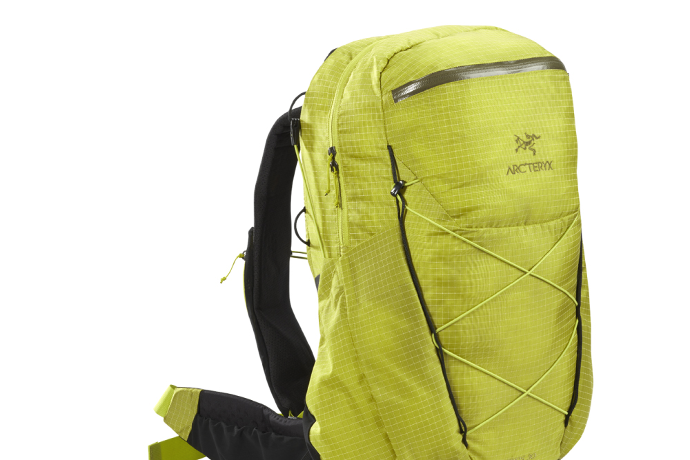アウトドア 登山用品 アークテリクスの新作バックパックは、通気性が自慢の夏向けハイ 