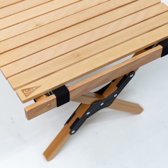 スイスの老舗「スパッツ」が、上質ウッドファニチャーを引き連れ