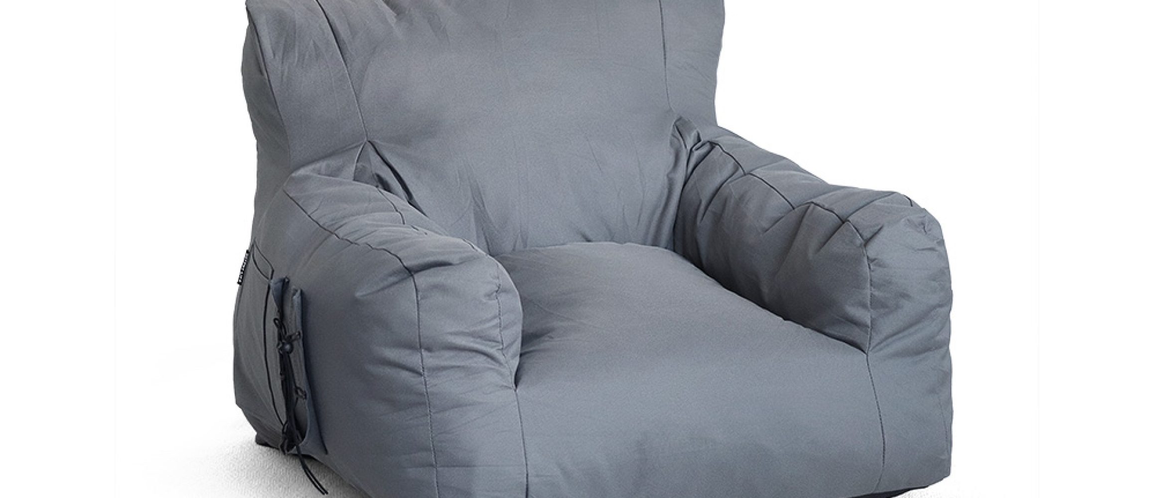 アウトプットライフのアウトドアソファに、ソリッドな新色グレーが