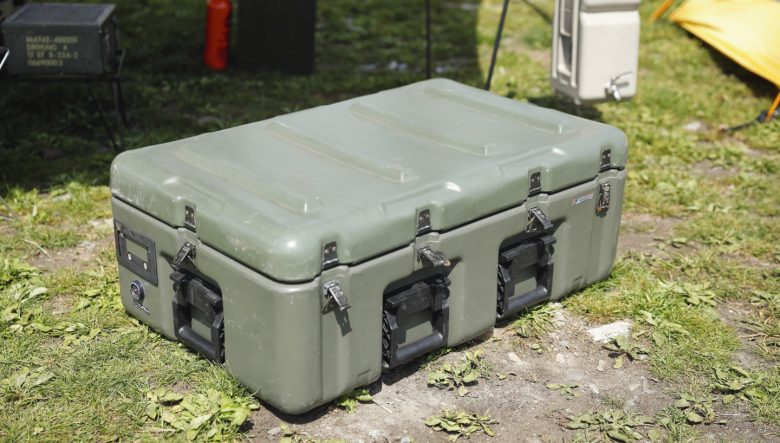 ハーディックのハー ドボックスは米軍の放出品。テントなどの運搬に用いて、サイトでは使用しないものの収納ケースとして活躍。