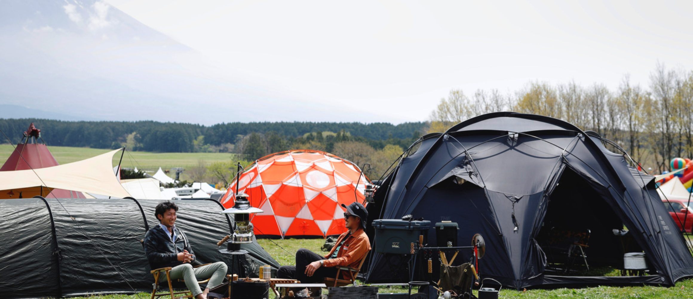 希少性の高い大型テントに、男心をくすぐる要素が満載。（GO OUT CAMP