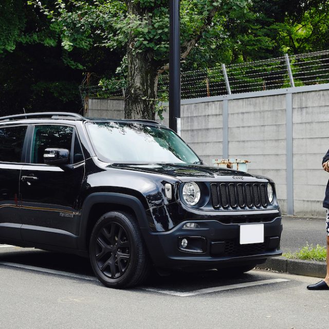 ブラックのソリッドカラーがスタイリッシュな限定モデル。（'19 JEEP RENEGADE）