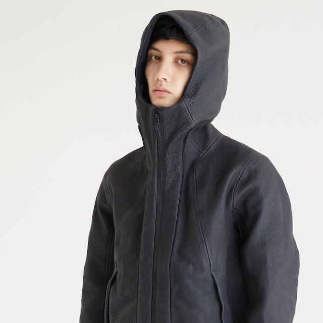 デサントから、高強度繊維ダイニーマを採用した、次世代型革ジャンが