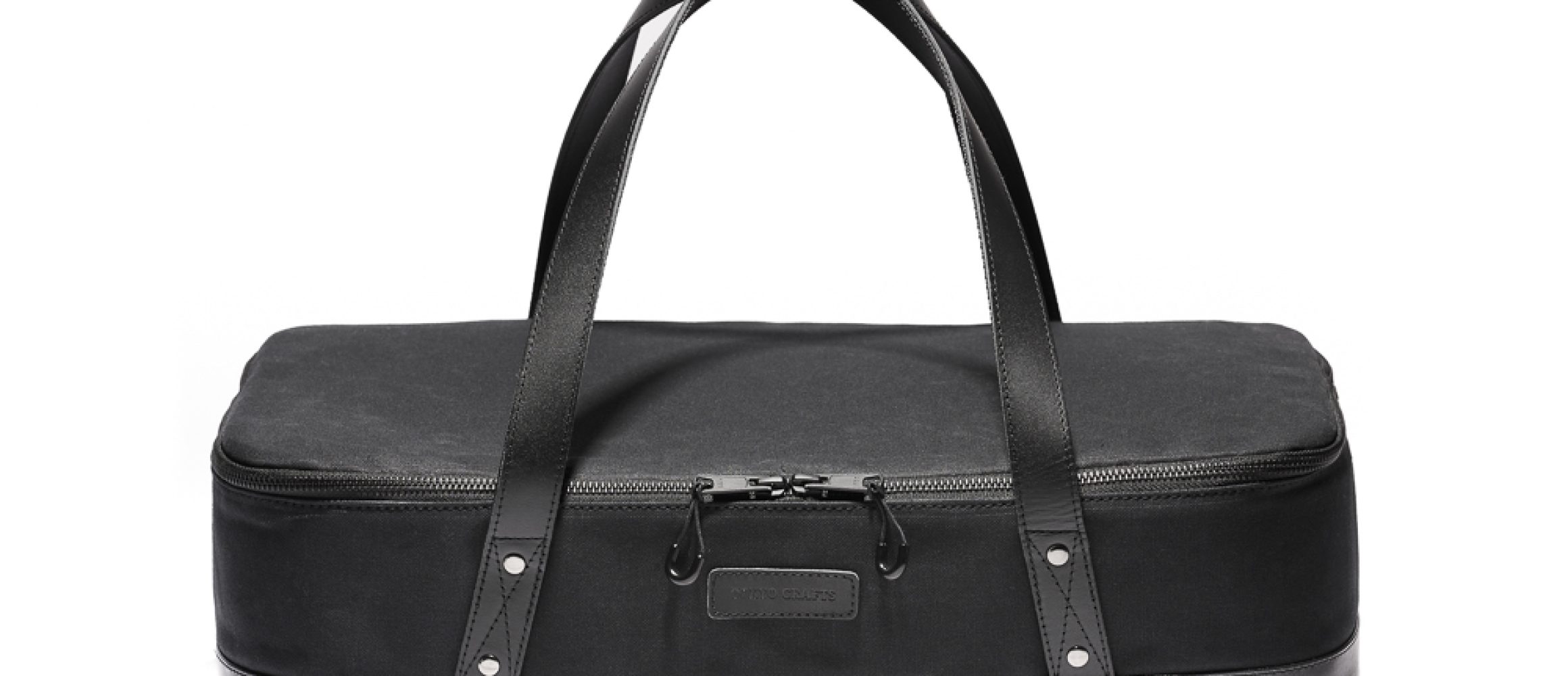 トウキョウクラフトの新作ギアバッグは、レザーを効かせたオール