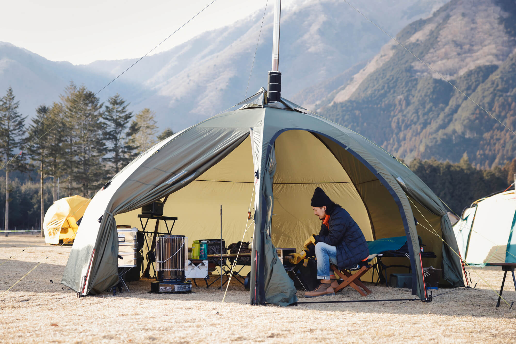 大人気ドームテント内で完結させた、最先端なソロ冬キャンプ仕様。（GO 