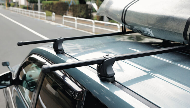 カヤックを2台並列で積載できるように、ルーフキャリアは車体幅ギリギリのサイズをセレクト。