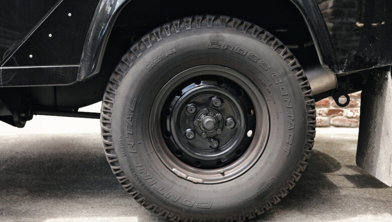 軍用スペックのヘヴィデューティなホイールを履く。