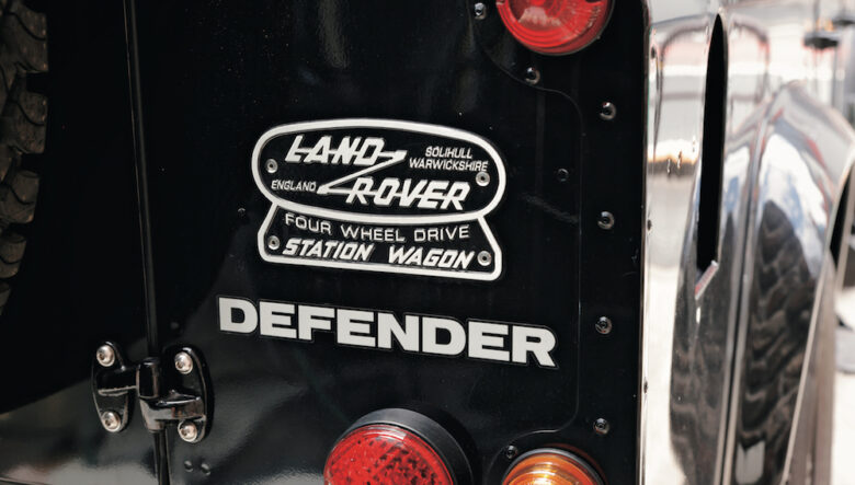 クラシックな純正エンブレムもアクセントに。