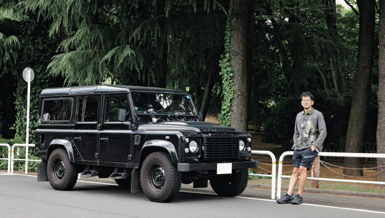 ブラックのワントーンで仕上げたソリッドなルックスも魅力。ほどよく大きい110のボディは意外と街中で も乗りやすく、ロングドライブも快適だとか。「夏はこの1台で、家族で北海道の周遊旅行を楽しみたい」。