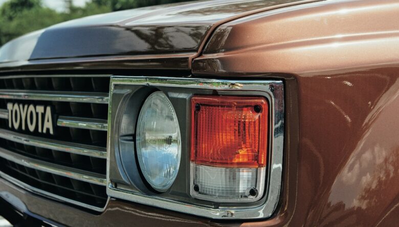 フロントは60の丸目ヘッドライト仕様に換装。